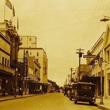 Can_you_tell_where_on_Duval_St_this_photo_was_takenKEY_WEST.Duval_St_in_1930._Photo_credit_keyspl_history_...keywest_key_1024x1024
