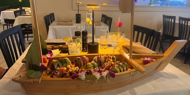 Laolo's Bar & Restaurant Sushi Boat