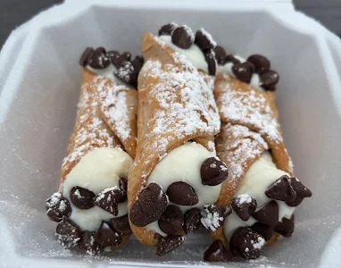 Leopoldo la Verace Cannoli