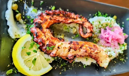 EAT HELLENIC Octopus